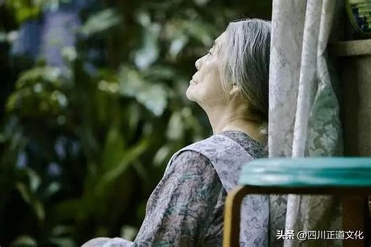 老人梦见死去的妈妈是什么意思