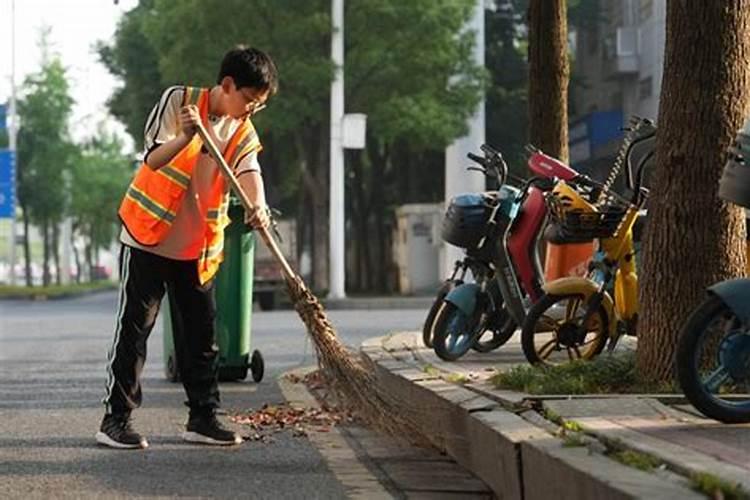 梦见我扫大街特别干净