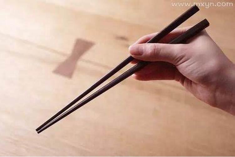 梦见很多筷子什么意思