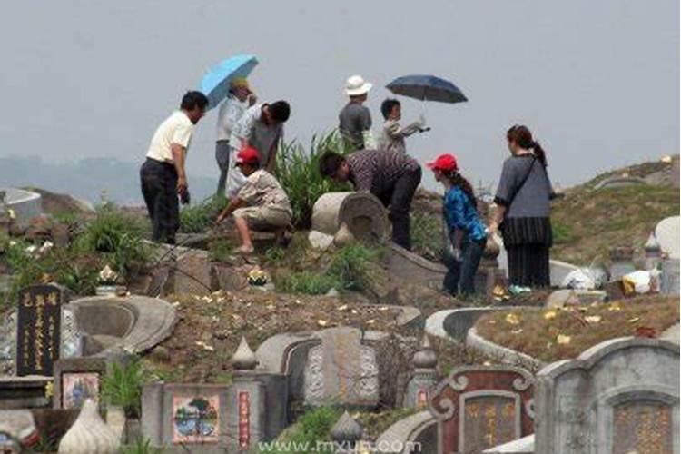 离婚女人梦见前夫死了又活了