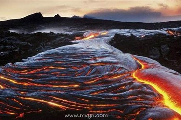 梦见火山爆发是什么意思