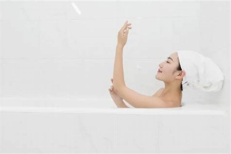 梦见女人洗澡意味着什么