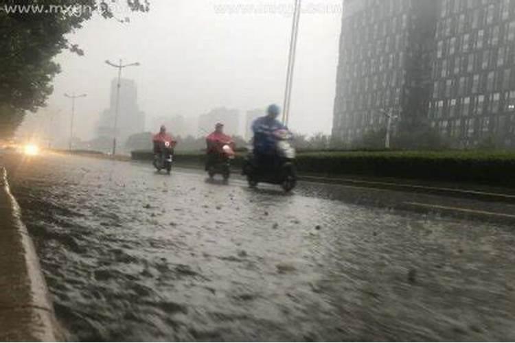 梦见雨水是什么征兆