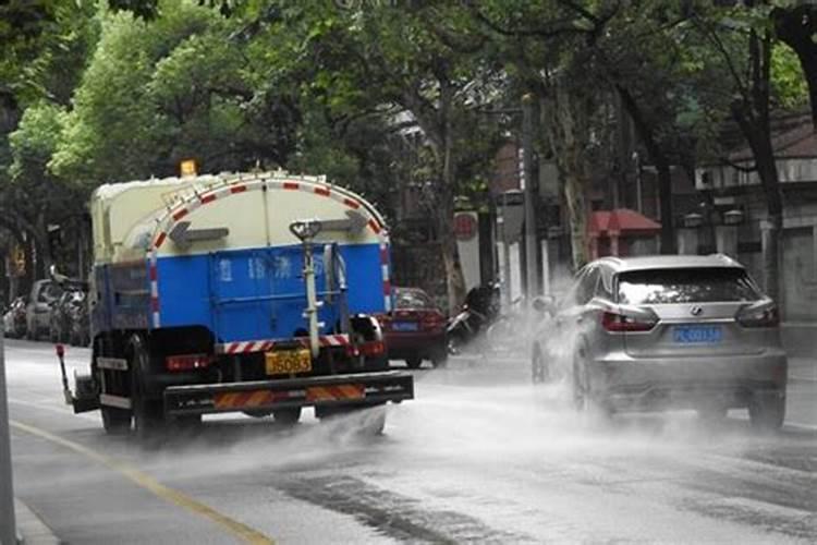 梦见地上洒水是什么意思周公解梦