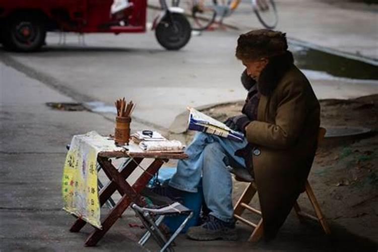 女人梦见去算卦