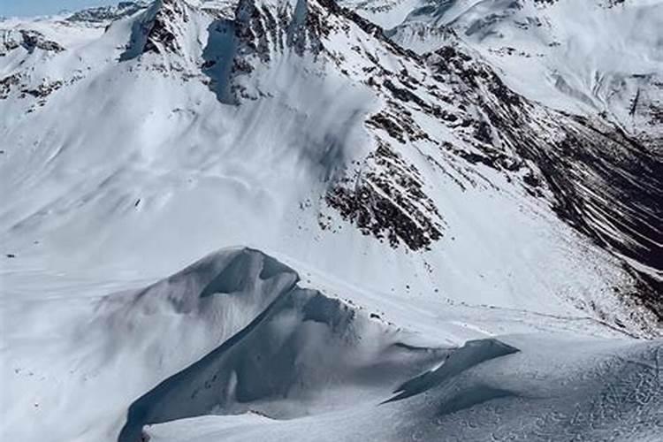 梦见爬上雪山又滑下来