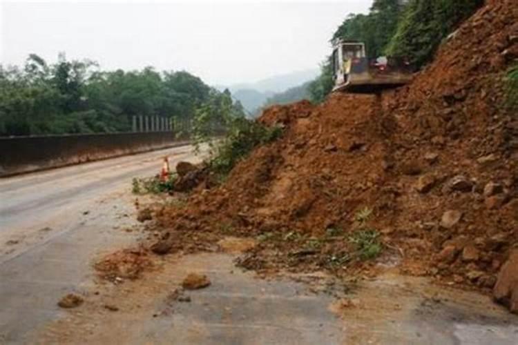 梦见山坡大面积塌方什么意思