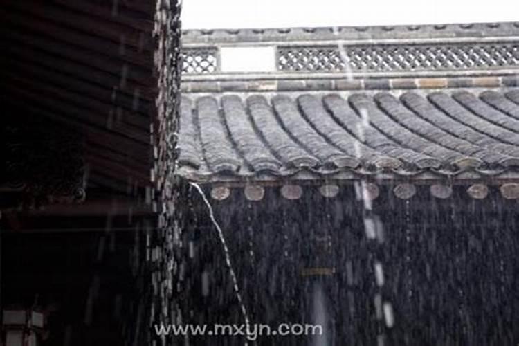 梦见屋顶漏雨发财