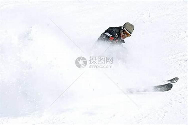 梦见滑雪坡上给别人拍照