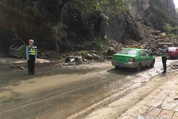 梦见山体滑坡堵住去路不通