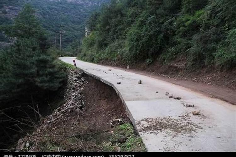 梦到山路塌方