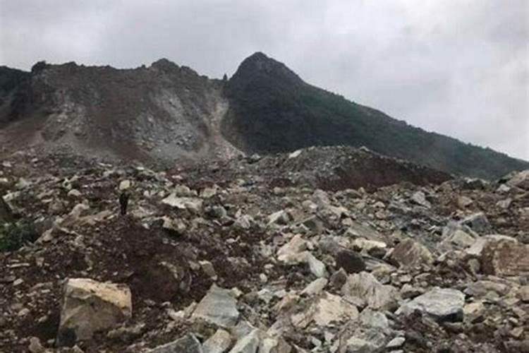 梦见水把山体冲塌了