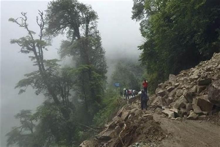 梦见看到山体滑坡