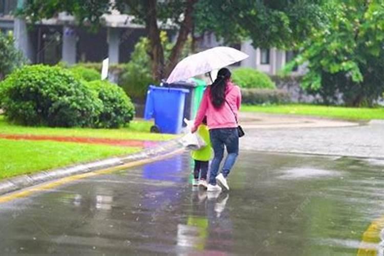 女人梦见下雨了给孩子找雨伞好不好