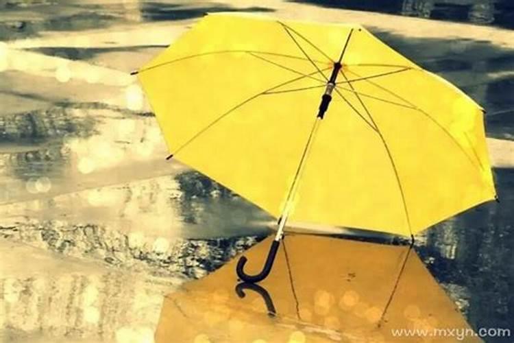 女人梦见下雨了别人借给自己伞好不好呢