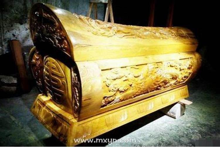 梦见死人躺在棺材里是什么意思