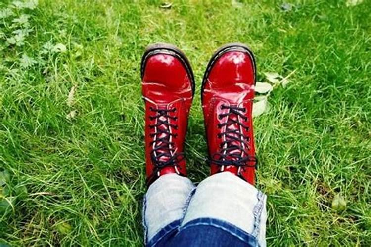梦见自己的红鞋子是什么意思