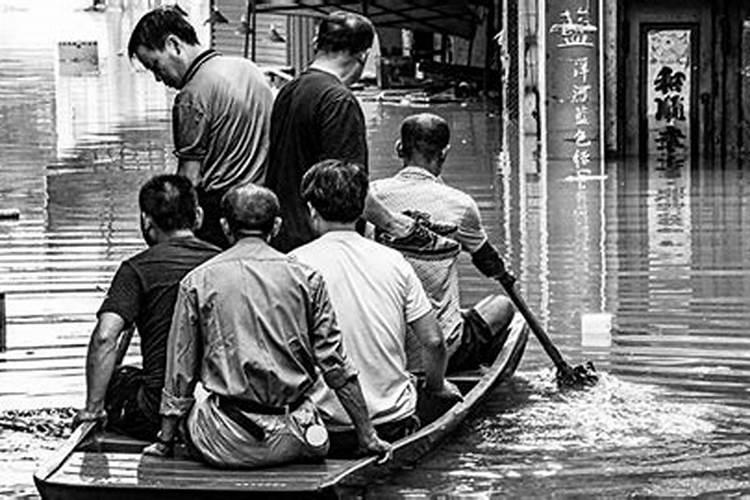 已婚女人梦见晴天下大雨好不好