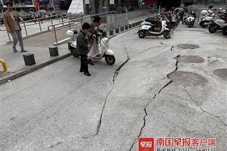 梦见很多铁路路面塌陷