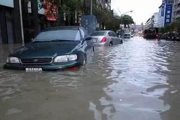 梦见下雨自己房子漏水什么意思