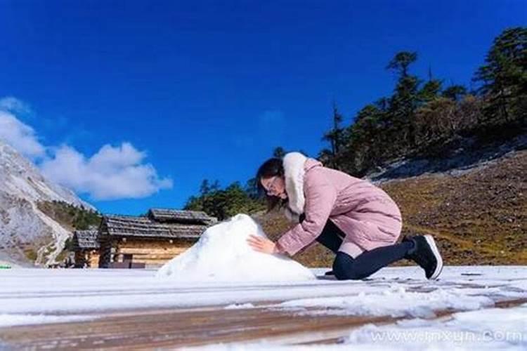 女人梦见滑雪场