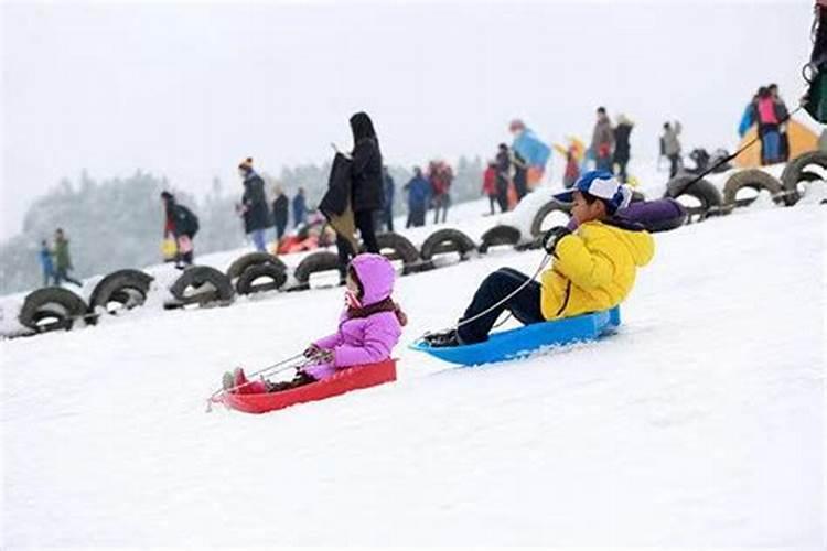 女人梦见滑雪场