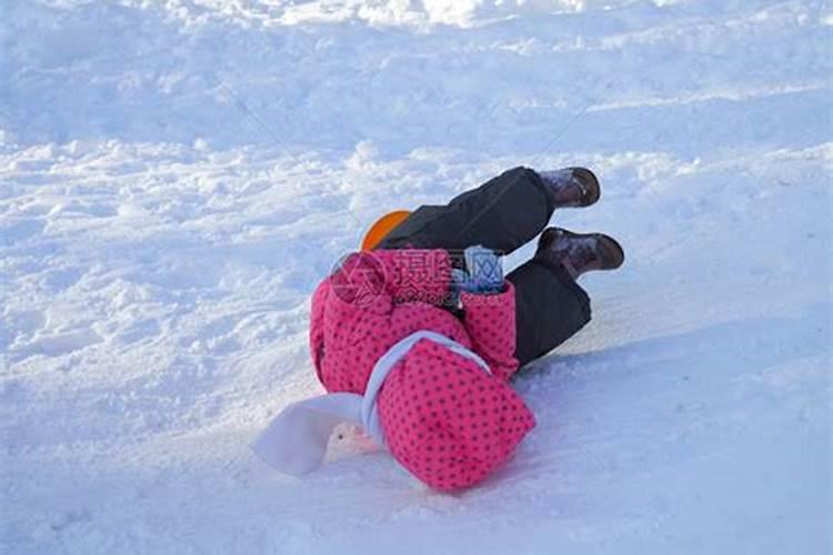 梦到从雪山滑下来