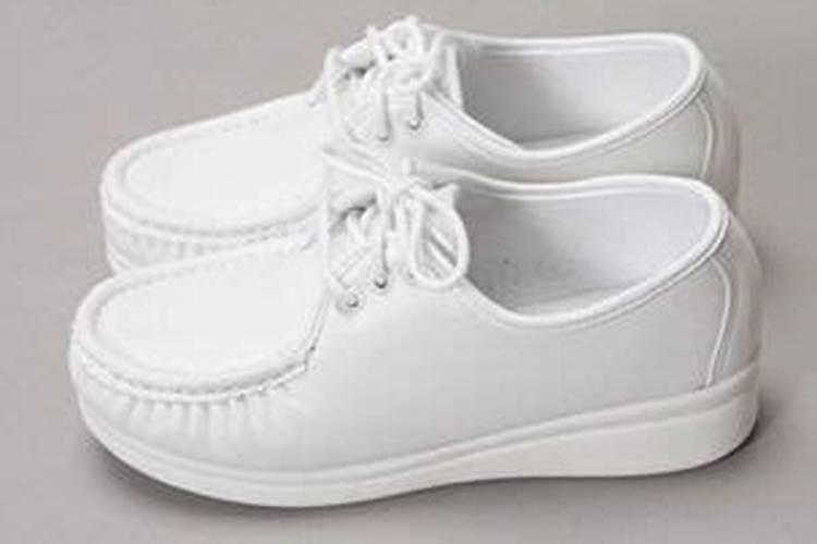 梦见穿白鞋意味着什么