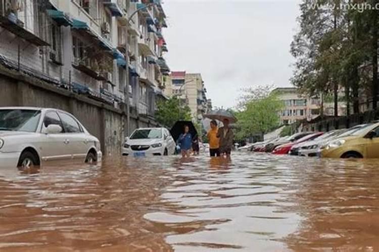 梦到爸爸跟人吵架是什么意思