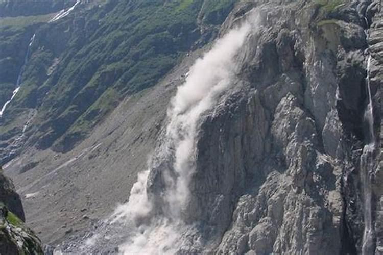 梦见山体崩塌顺利逃脱