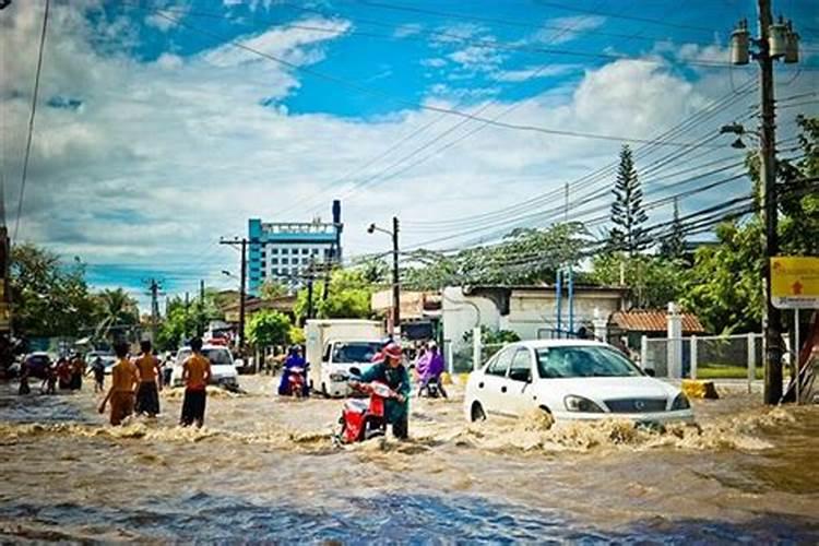 梦见自己被水困住是什么意思