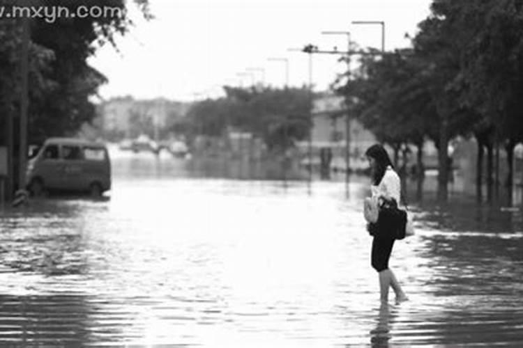 梦见路上都是泥土