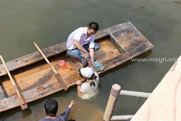 梦到救人落水和寺庙被救出来了