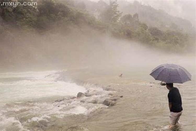 梦见洪水把山冲塌了