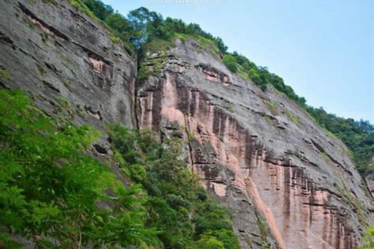 梦见山崩塌压死人