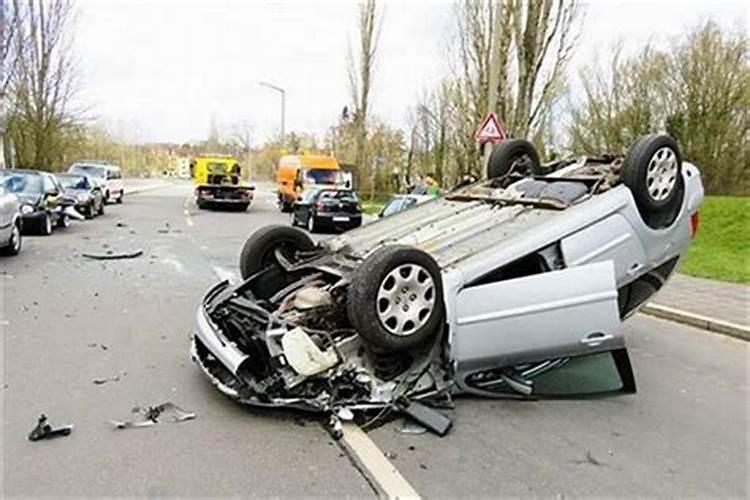 梦见爱人车祸死了什么预兆