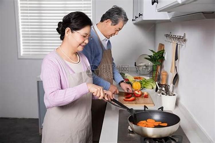 梦见奶奶还活着做饭