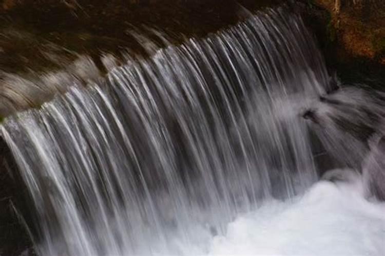 梦见水渠流水是什么意思