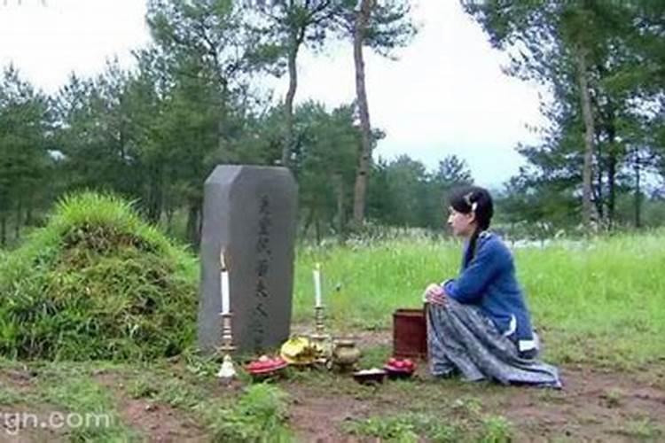 梦见瓢泼大雨屋里漏雨