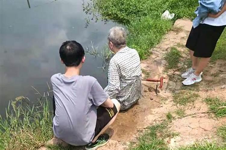 女人梦见家里来好多客人吃饭