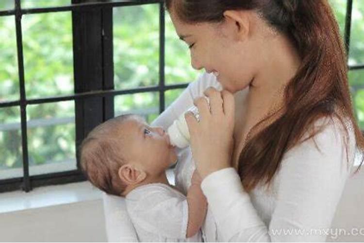 水瓶座女生谈恋爱的表现