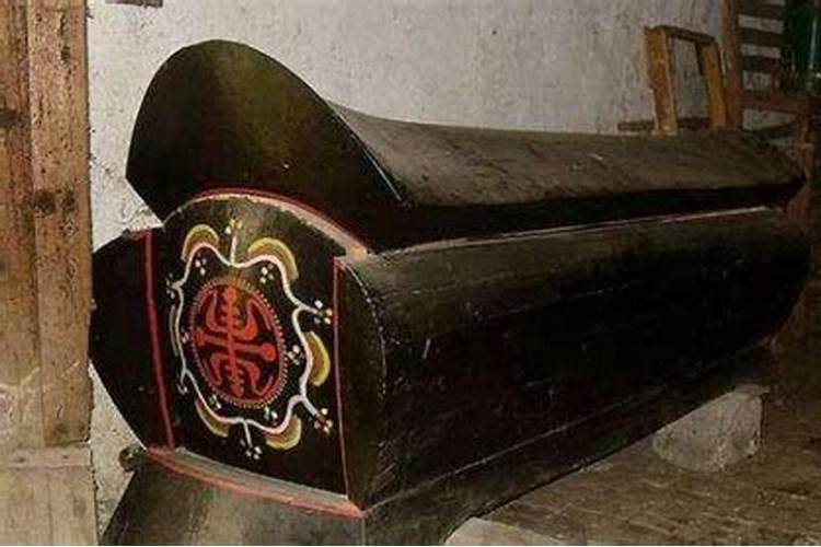 梦见死去的亲人的棺材是什么意思