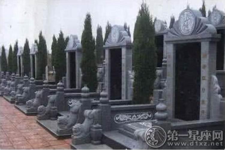 梦见墓地好多坟墓和墓碑一样大