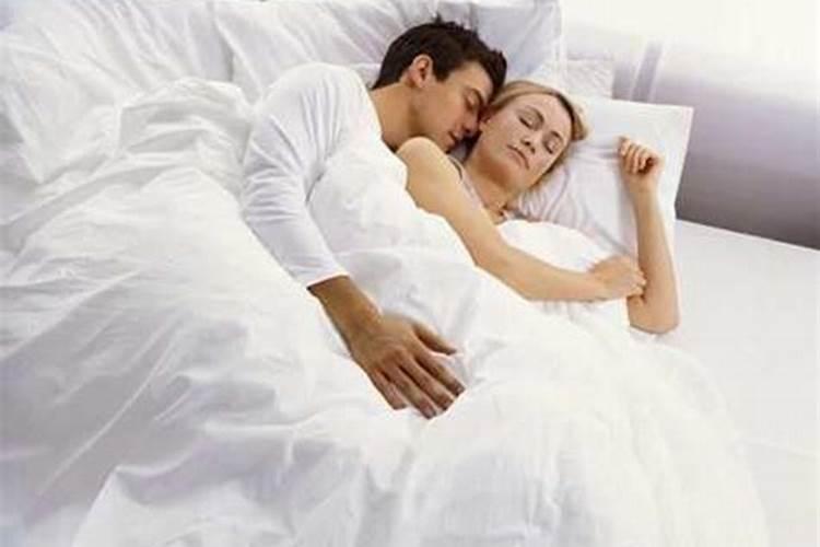 梦见前妻床上躺着别的男人
