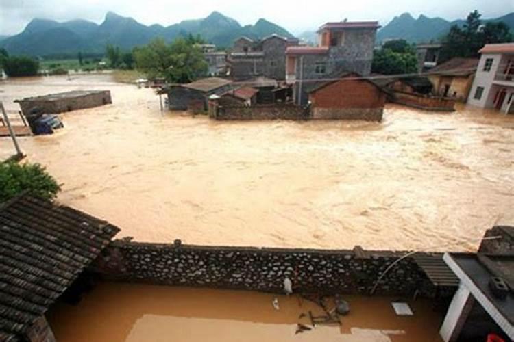 梦见洪水把路淹了