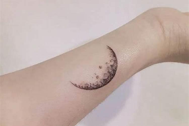 七月十五出生的月亮纹身