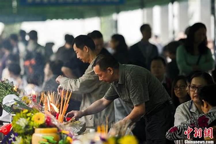 七月十五去墓地怎么祭奠