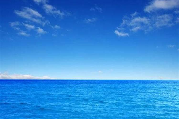 梦见超级漂亮的蓝色大海