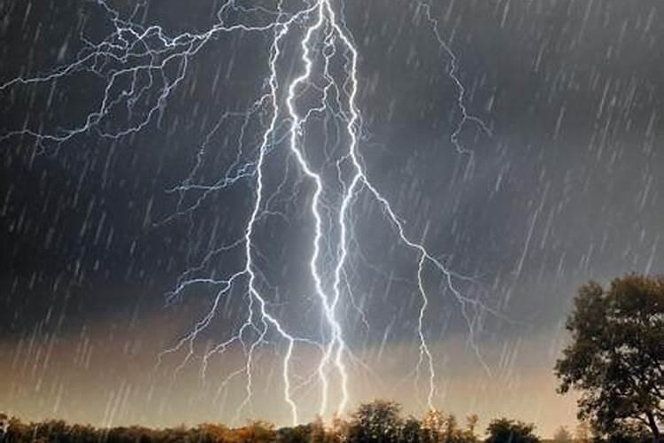 孕期梦到下雨天