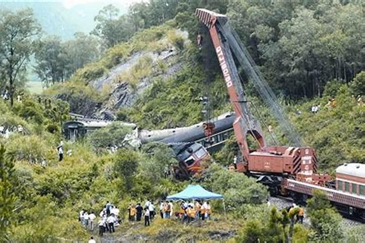 梦见下暴雨山体滑坡